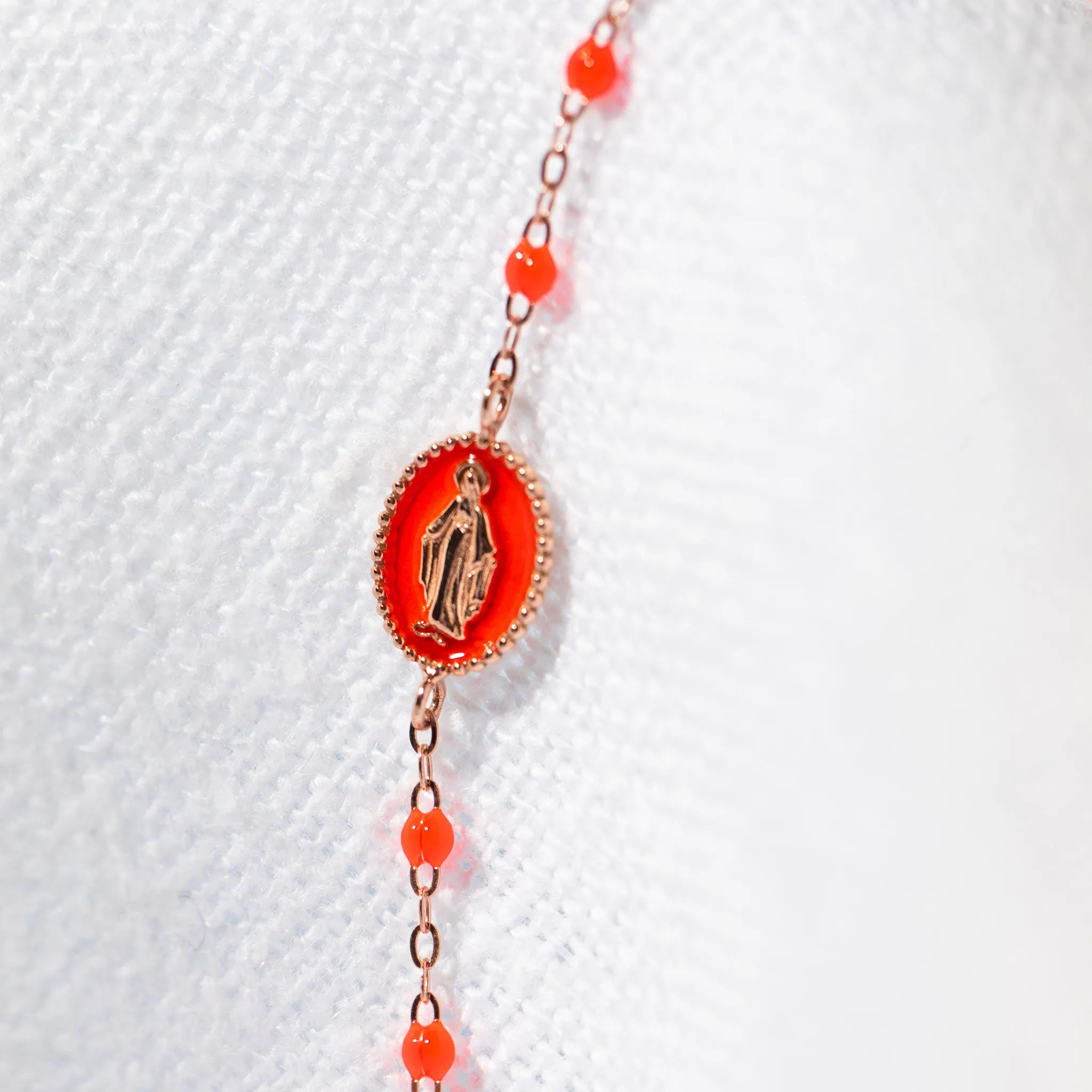 Madone resin charm Classic Gigi Coral bracelet, Rose Gold, 6.7"